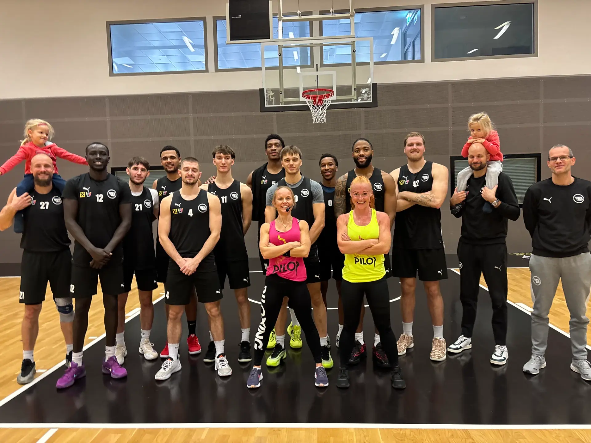 Flyers Basketball Superliga Team beim PILOXING Training